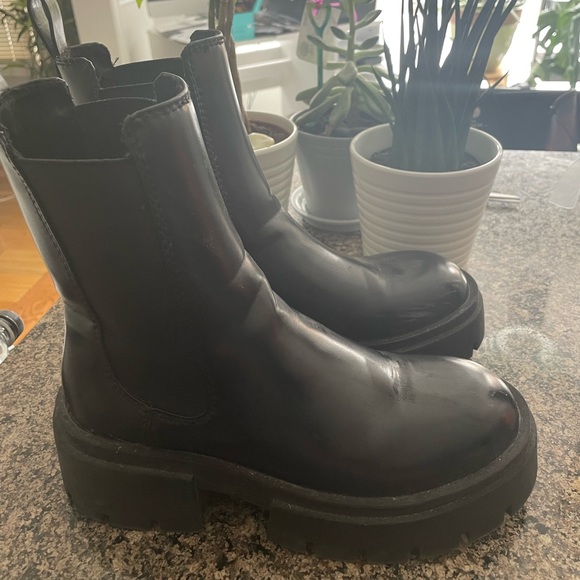 Barely worn H &M platform boots size w8 - Picture 1 of 4
